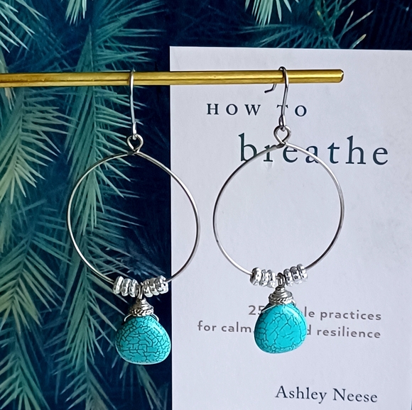 Vintage Silver Hoops w/ Turquoise Howlite - Picture 8 of 8